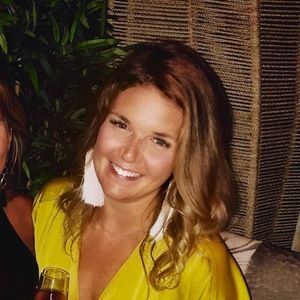 Meet your Posher, Caitlin